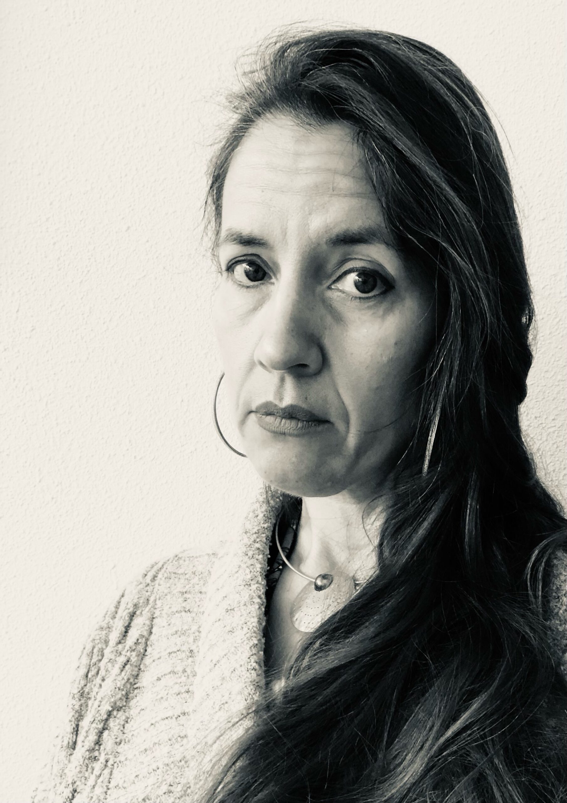 Vrouw kijkt bang, angst